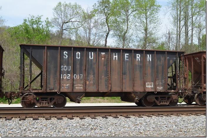 SOU hopper 102017 was built 1976 and has a volume of 2100 cubic feet. Prichard WV. 04-18-2014.
