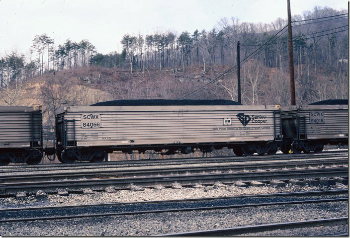 Santee Cooper – Public Power Owned by the People of South Carolina. Shelby KY, on 02-04-1991. I only occasionally see a SCWX train now, and they are equipped with aluminum hoppers. SCWX 84056 gon.