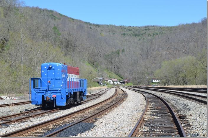 James River Coal’s “zombie” 101218 departed the idled Sunny Knott Mine near Lackey for parts unknown. Martin KY. 04-08-2017.