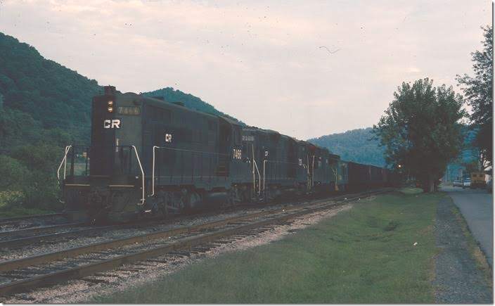 CR GP9 7466 with 7126-7471 switching at the west end of Dickenson Yard.