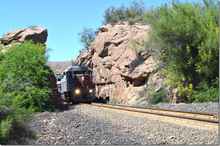 Just east of Ray Junction AZ, OT-1 behind CBRY 301-401-502 approaches Tunnel 2.