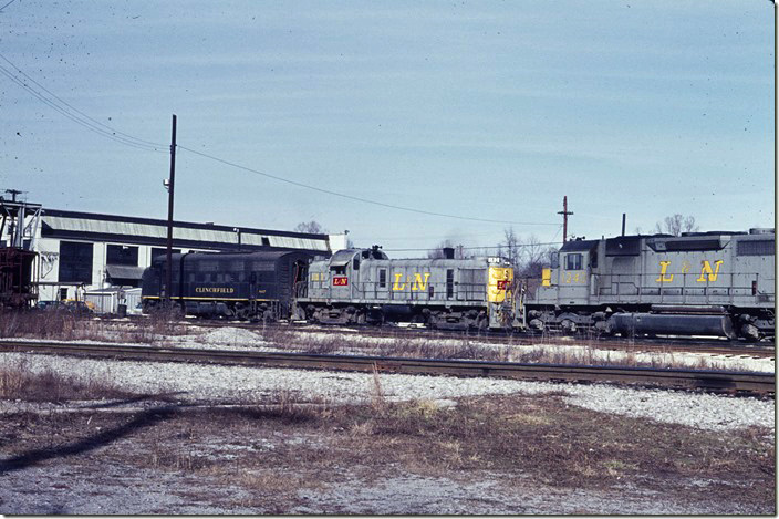 L&N RS-3 140 and leased CRR F7a 807 on 02-04-1973. Corbin KY.