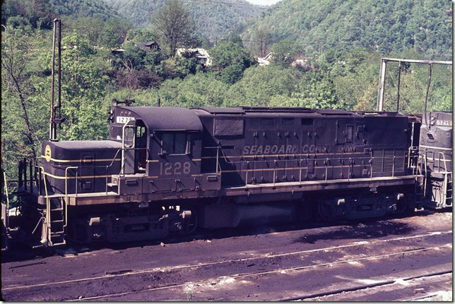 SCL C-420s were very rare in Elkhorn. This ex-SAL unit would spend her last years on L&N coal branches in Eastern Kentucky. It and its mate departed later on a coal train. 05-04-1973.