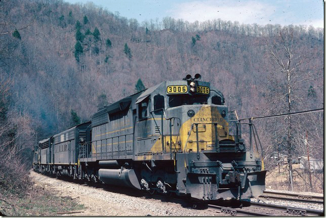 CRR 3006-200-800-2005 s/b #26 approaching south end of Allen passing siding near McClure VA. 04-02-1978.