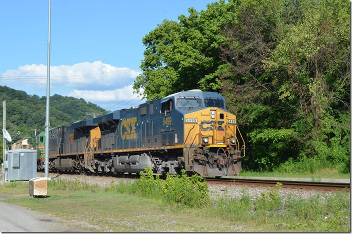 CSX 5499-3041-KLWX 81 have 29 cars of w/b manifest Q692 at Betsy Layne KY on 07-18-2018.