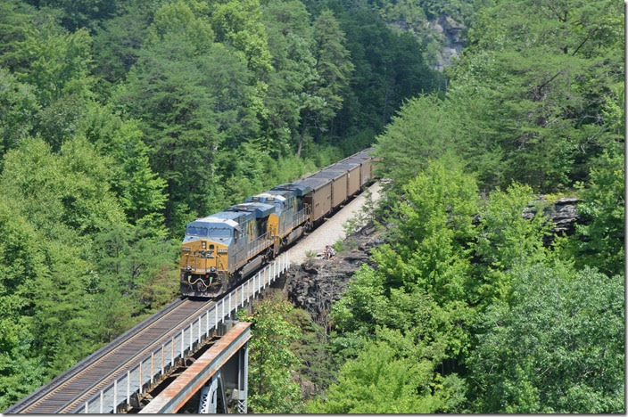The two young couples have wisely paused their hiking until the coal train clears. CSX 5345-993. View 2. Pool Point KY. DPU.