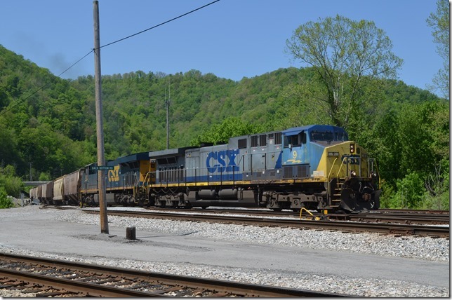 Eastbound grain train G640 arrives behind CSX 9 and 932. These were mostly CSX covered hoppers with a few lease cars. 