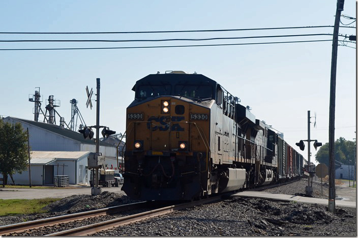 CSX 5330-5117 roll through the farming community of Pembroke KY, with 61 cars of n/b freight Q512 (Nashville - Radnor Yd. to Indianapolis - Avon Yd.).