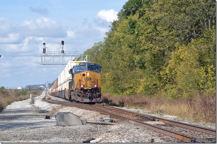 We hustle on down to Pembroke. CSX 3473 is picking up speed with Q029. Pembroke KY.