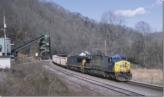 CSX 673-3004 on shifter F892-19 (Dante crew) take 100 empties south to McClure Mine for met coal loading. Levisa Jct.