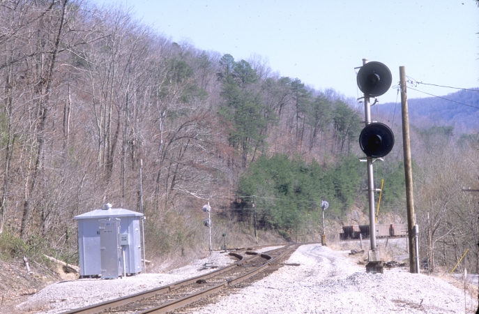 A check of the approach-lit signals at the North End of Pineville revealed nothing.  View is looking south with the passing siding and Wallsend Yard on the left.  A string of ICXX hoppers were stored in the yard. View 2.