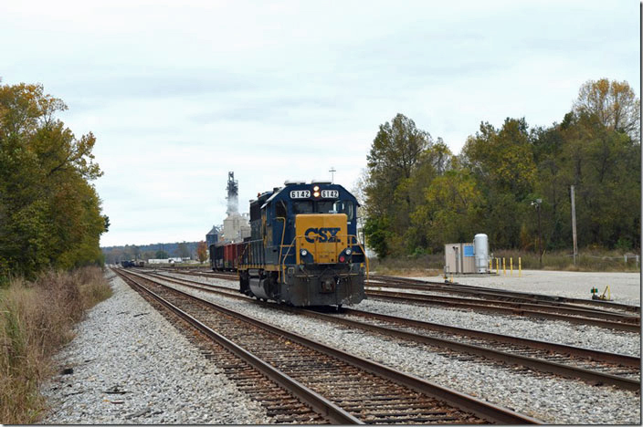 Finished with work for today, CSX 6142 J752 heads west to tie up. Skillman KY.