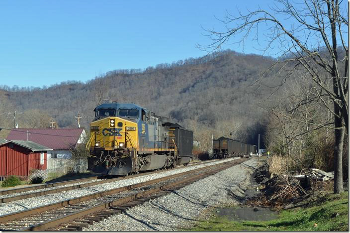 CSX Engine 386 grabbed this one tub off T207-26. Maybe it was a bad order. Henlawson WV. View 3.