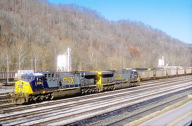 Peach Creek images taken at Logan and Coal River Nov. 18, 2011. AC60CW 634 and 5007 are parked near the yard office.