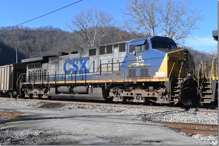 Many of these early AC4400CWs are being upgraded and renumbered into the 7000-7500 range. CSX 15. Shelby KY. 11-30-2023