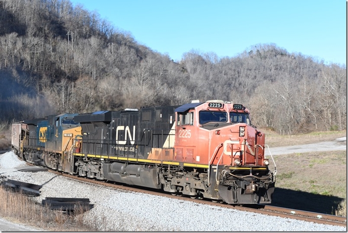 CN 2225-83 is a weather-beaten ES44DC from 2006. CSX FO Cabin.