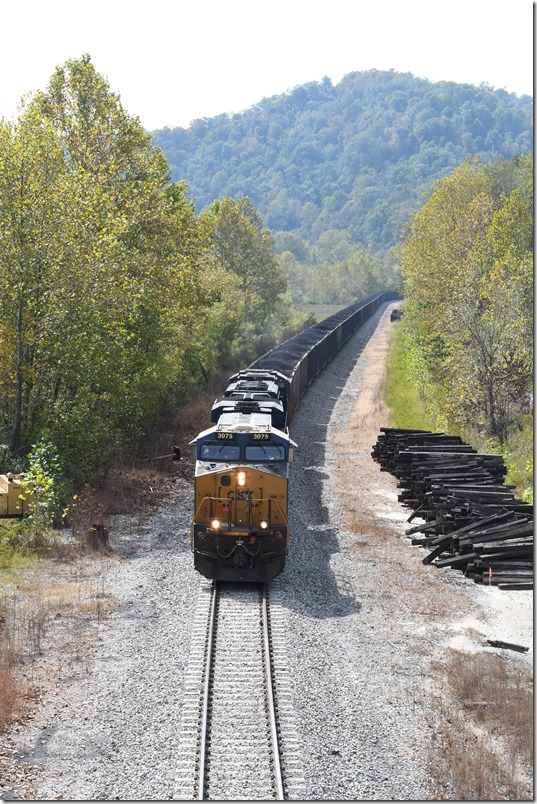 CSX 3075-4767 are westbound on the Coal River SD passing the site of the demolished Beth Mine, a few miles west of Danville WV. 10-05-2023.