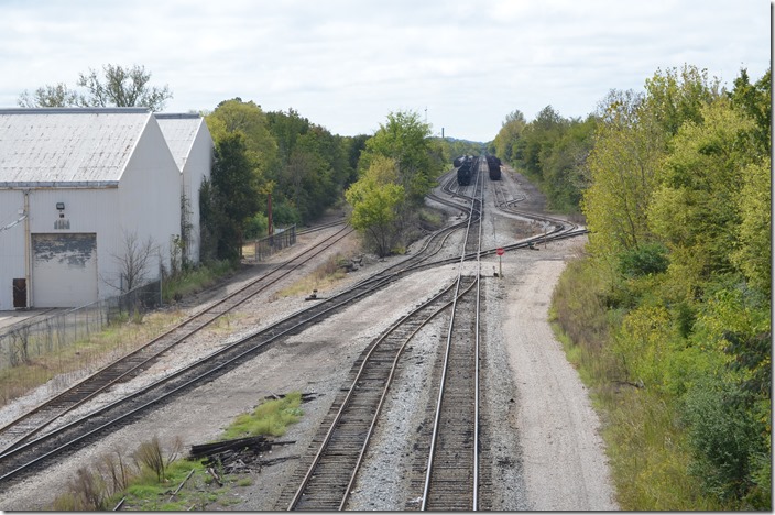 Looking south again, the BHRR cuts across the NS from the right to left. No automatic interlockings around here...stop signs and gates. BHRR NS interchange Ensley AL.