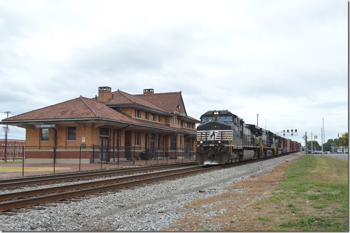 NS 9226-9194-2708 head s/b freight 385-04 (Birmingham-Mobile) with 31 loads and 28 empties. Bessemer AL.