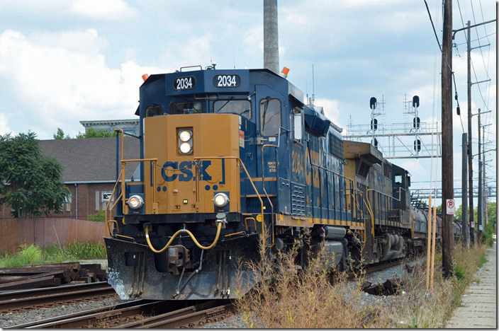 CSX 2034-110 get moving south quickly after the NS train gets by. Hamilton OH.