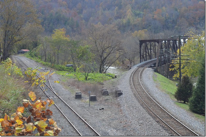 Junction of the Carr’s Fork Branch (left) with the Rockhouse Subdivision at Jeff. The former water tank could probably serve engines on both lines. There is an active mine (Yellow Creek) on Carr’s Fork near Vicco. CSX junction. Jeff KY.