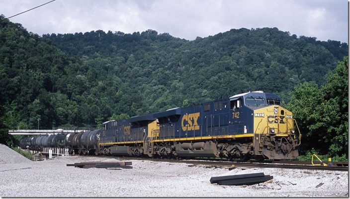 CSX 742-3073 arrives at the west end of Shelby Yard with eastbound K616-17.