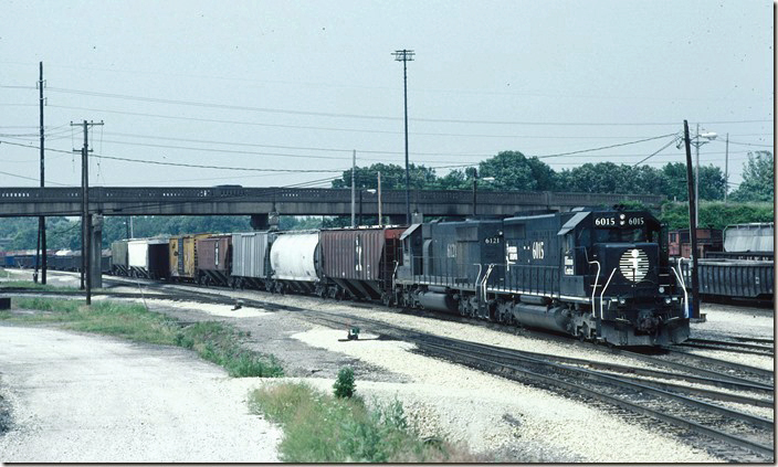 IC 6015-6121 arrive with s/b ESME (East St. Louis to Memphis). IC Fulton KY.