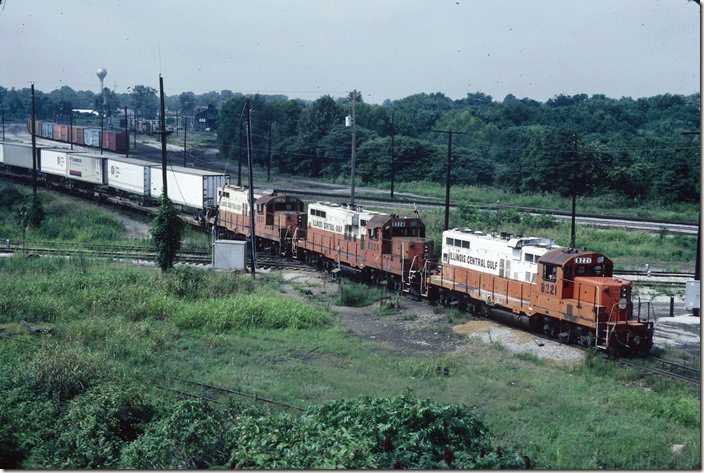 ML-4 is crossing the Cairo District which continues down through town. A train order office was previously situated to the left of the relay box. Crossing gates protect the Cairo District from the Bluford District, a late comer also known as the Edgewood Cutoff. ICG Fulton 1986.