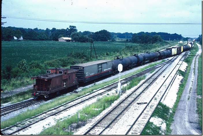 Now that’s a typical IC caboose ... long with a big porch. Ugly, but I bet they rode good! GS-2 heads toward the Mississippi River bridge between Wickcliffe KY and Cairo IL. ICG Fulton 1986.