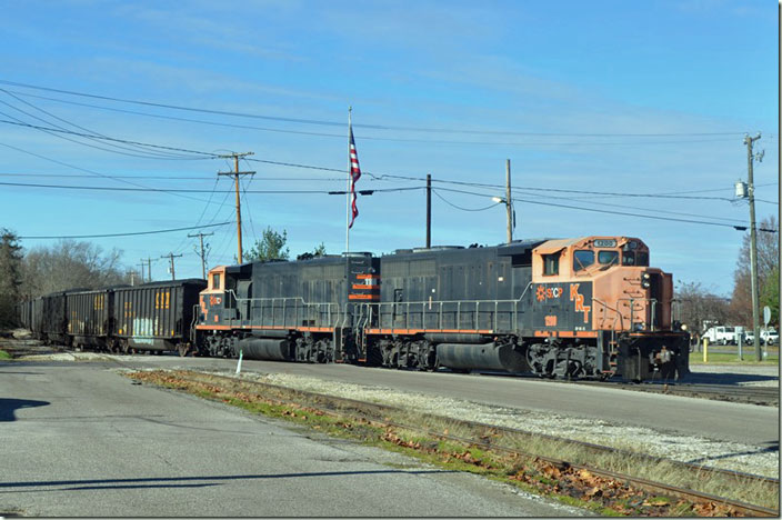 KRT 1200-1100 arrive with coal from CSX’s Ceredo yard. NS makes direct deliveries from Kenova yard. Ceredo WV.