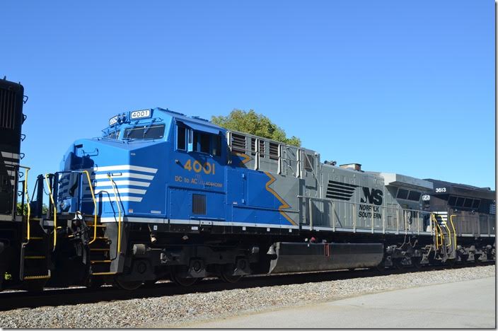 4001 is a recent graduate of NS’s program to convert AC engines to DC traction. NS AC44C6M 4001. Norton VA.