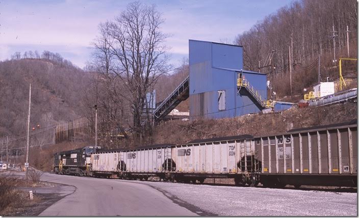 NS 9273-8970 load at Arcelor-Mittal’s Dans Branch mine at Eckman. Roderfield.