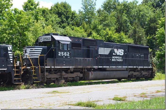 NS SD70 2562. Waynesboro.