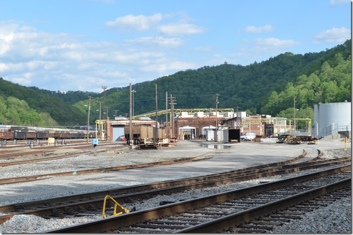 This is what the Williamson WV NS car shop looks like now. The yard is full of stored gons and multi-levels. The old “Lubratorium” is left of center. I need to go back and shoot a bunch of those stored vintage gons. No locomotives serviced here anymore. 05-07-2020.