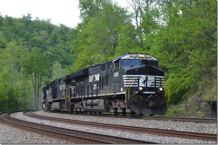 NS 3658-9828 with e/b time freight 133-07 (Portsmouth – Roanoke) with 37 loads and 9 empties. White WV.