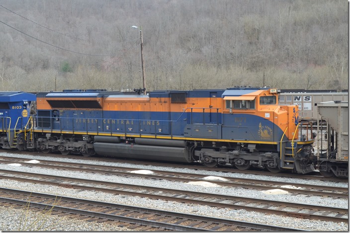 This is one of CNJ’s earliest paint schemes...before the olive green and red/white. NS SD70ACe 1071. Williamson WV.