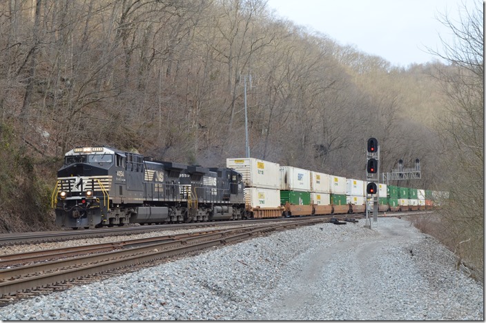 NS 4054-9559 have 217-14 westbound (Linwood NC – Chicago-Calumet) with 30 vans. Rawl WV.