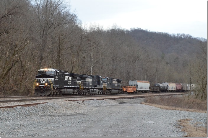 Next comes westbound 17M-13 (Linwood NC – Elkhart IN) with 37 loads and 108 empties. There was a lot of ethanol tanks on this train. It was routed into the yard. This train was 8,256 tons, 9,120 feet in length. We’re in the big train era! NS 4044-9182-9365. Rawl WV.
