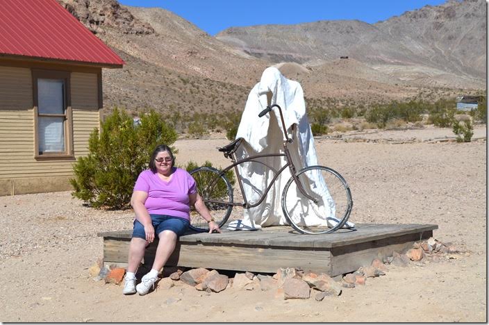 Sue is amazed at the open air art sculptures. I bought a couple of books at the gift shop to the left. Time to head for Death Valley.