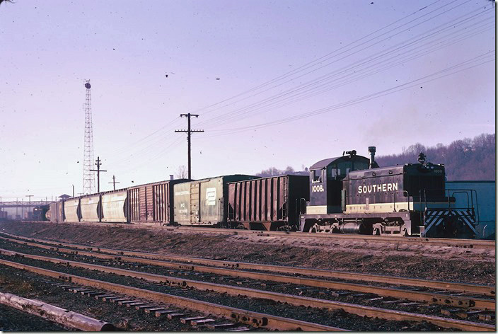 Southern SW-1 1008 working in the yard. View 2. 12-24-1973.