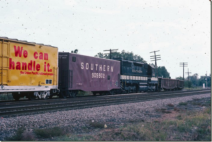 Southern “Slave” SD35 3084 was 50 cars deep in the 90-car train.