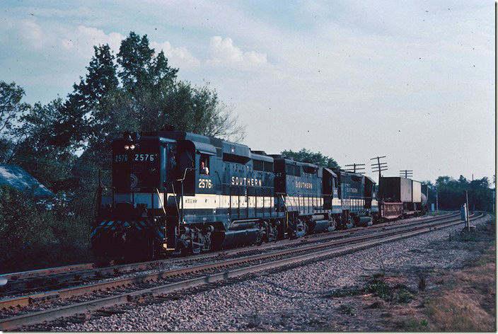 W/b freight 112 behind Southern 2576-2647-2668 touches BN rails with 27 cars heading to East St. Louis. 09-26-1981.