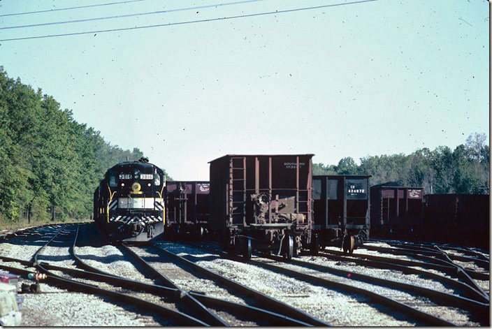 Southern 3816 pulls into Oakland City yard. 09-23-1981.