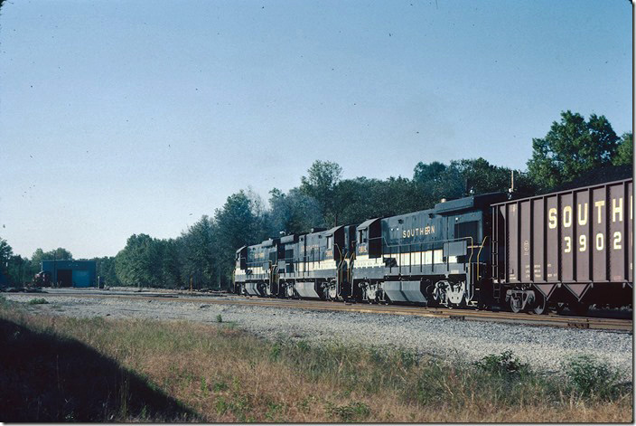 Southern 3816 gets a roll out of the yard in the direction of the Southern connection. I think this train went east toward Louisville. 09-23-1981.