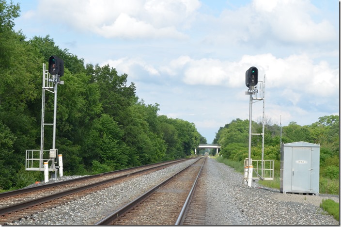 Clear signal for an eastbound on the CSX New Castle Sub. west of Niles near the former site of Niles Jct. (PRR had trackage rights from Niles Jct. to Ravenna, but that connection is evidently gone now). CSX signal 862-2. Niles Jct OH.