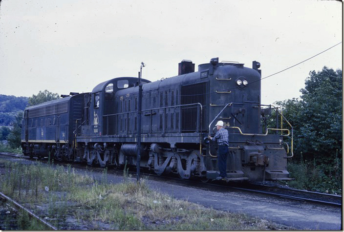 After getting instructions they head back to the receiving yard for another cut. Bethlehem PA.