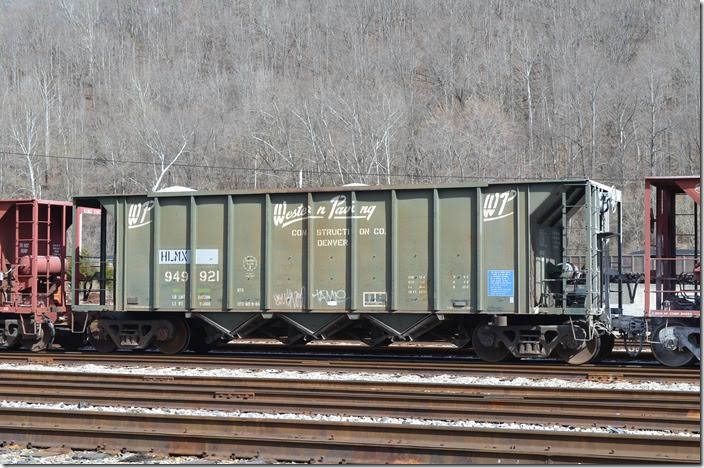 HLMX aggregate hopper 949921. Loyall KY. Mount Vernon KY to Brice NC scrubber stone. 03-16-2015.