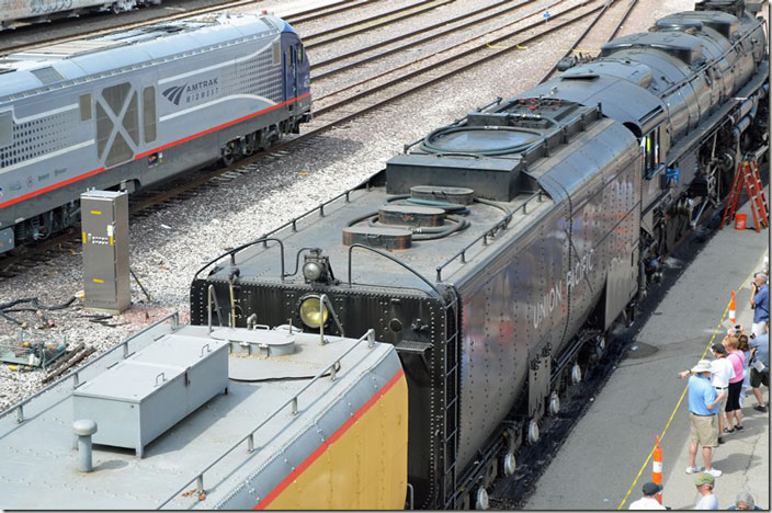 The Pyle-National backup light is recessed into the UP 4014 tender, and the P-N marker light just above it. Previously marker lights were located on each side of the tender. You can see a bracket to the left of the ladder.