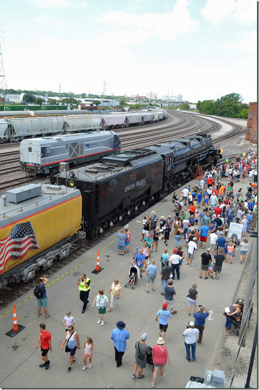 UP 4014. View 2. More spectators.