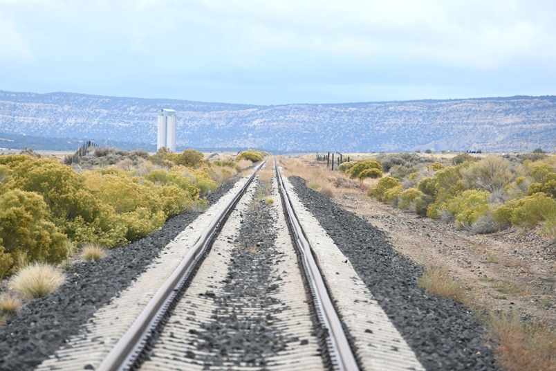 I later determined this railroad to be the Black Mesa & Lake Powell, an isolated electrified line built to haul coal from the Peabody Energy Kayenta to a power plant.